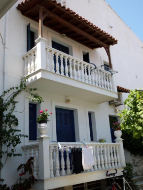 Гостиница Pension Eleni Studios  Коккари